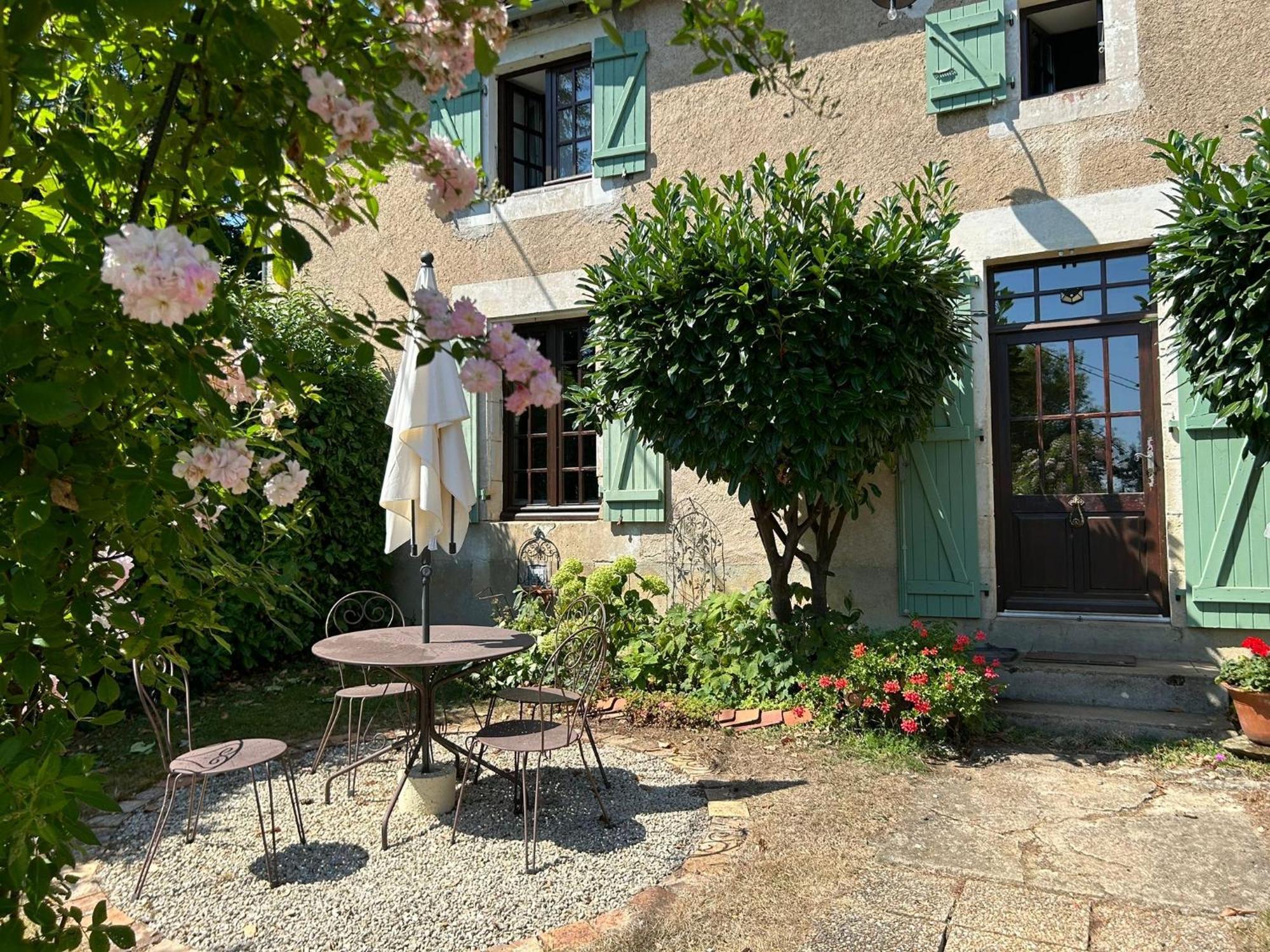 2 Chez Tabuteau Bed & Breakfast Plaisance  Exterior photo